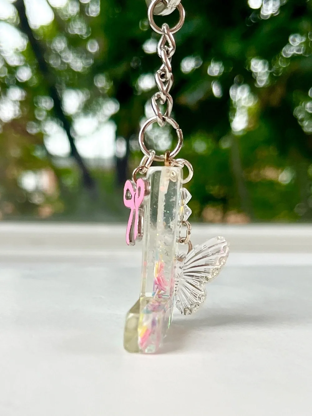 🦋 'L' Glitter Letter Keychain & Bag Charm with 🎀 Bow & Butterfly Accents